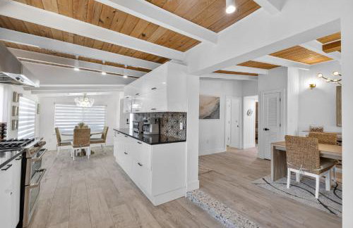 Blue Lagoon Hideaway 3BR Coastal Chic Retreat - Foto 41