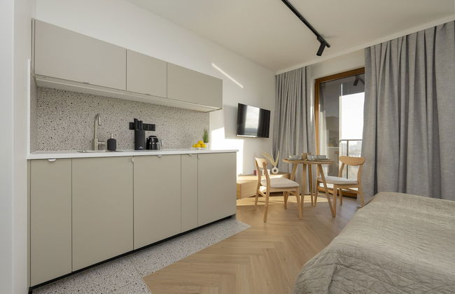 Horse Racing View 8th Floor by Renters - Photo 6