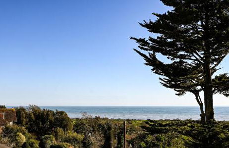 The Hideout - private luxury cabin near the sea with garden area, sea views and parking - Foto 25