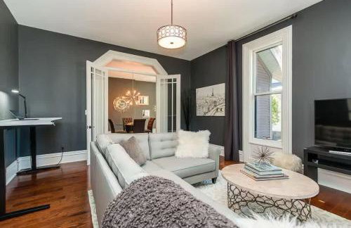 Downtown Historic Luxury Gem with Private Parking - Foto 1