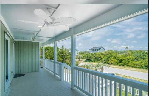 Donovan's Out of the Blue - Foto 24