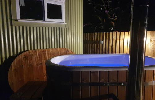 Luxury Coastal Shepherds Hut with hot tub, dining dome & a 5 Minute Walk to Pubs and Village - Foto 16