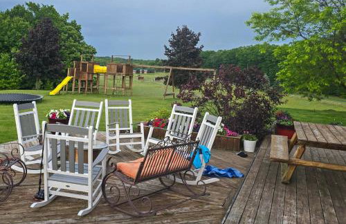 7,000 Sq Ft! Private Rapid City Estate with Pool - Foto 9