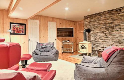 Berkshires Home on 11 Acres with Pond and 2 Fire Pits! - Foto 5