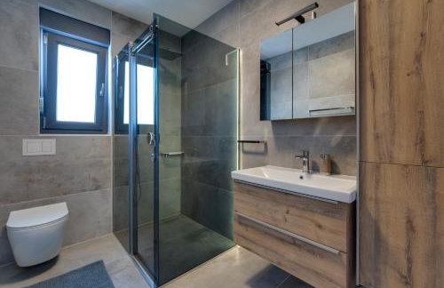 Villa Rosemary -semi-detached villa with a pool and a panoramic view, close to a sandy beach - by TRAVELER tourist agency Krk - Foto 36