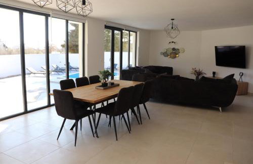 KRK, VILLA SOTTOVENTO WITH POOL, 8p - Foto 17