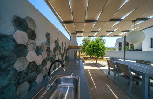 Nostra Terra Villa, 2-acre Secluded Nature Escape with Heated Pool, By ThinkVilla - Foto 27