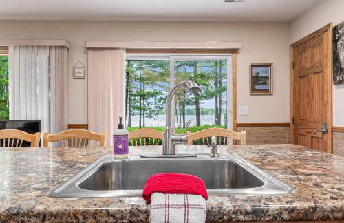 Relax Explore Waterfront Crawford Lake Cottage - 4878 - Foto 19