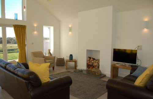 Beautiful, Modern Villa 5 mins walk from the Stunning Bay at Trearddur - Photo 6