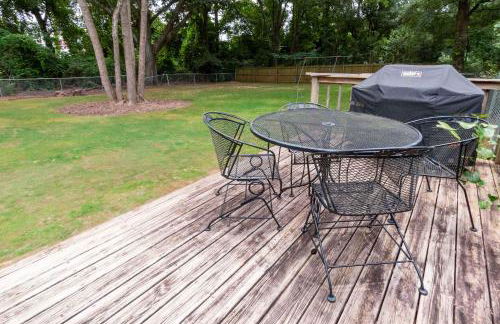 4 BR Sleeps 10 Near UGA & Downtown - Photo 4