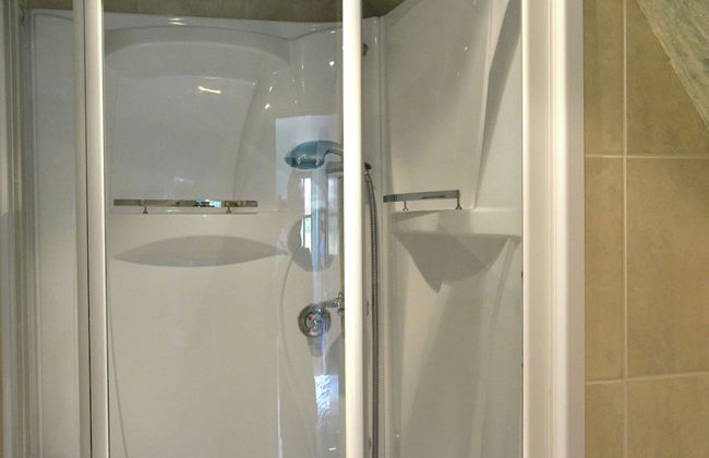 Modern Escape With Private Sauna - Photo 17