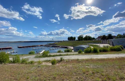 Modernes Apartment am Hafen mit Seeblick - Photo 8