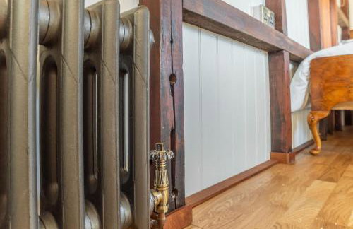 The Railway Carriage - Photo 19