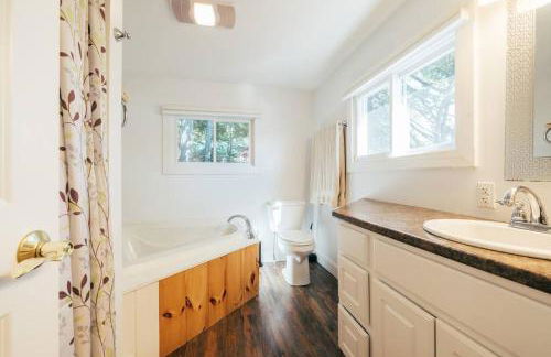 Lakefront Stunning Home, only 30 min to Sugarloaf! - Foto 11