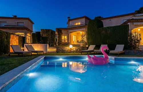 Villa Familiar c/Piscina + Wifi y Parking Gratis by Sunset Rentals (Bonmont) - Foto 1