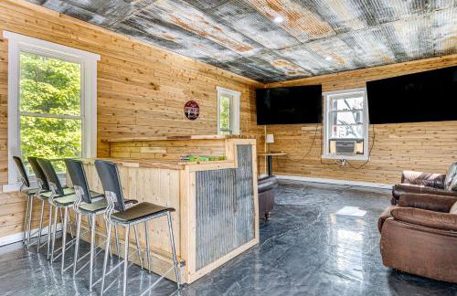 Lake Escape with Hot Tub and Docks in Hope! - Foto 3