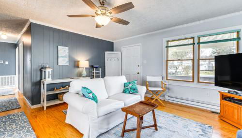 Riverfront Colonial Beach Home with Private Beach! - Foto 4