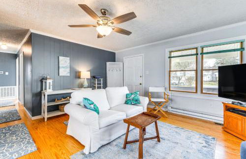 Riverfront Colonial Beach Home with Private Beach! - Foto 4