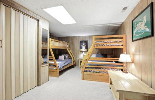 The Treehouse Lakes & Trails Cabin cabin - Photo 20