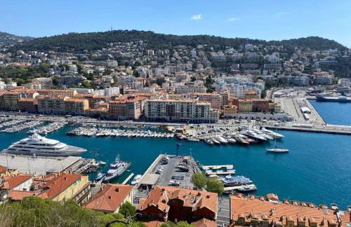 Pretty and quiet top floor 2 bedroom flat in the port area of Nice - Photo 23