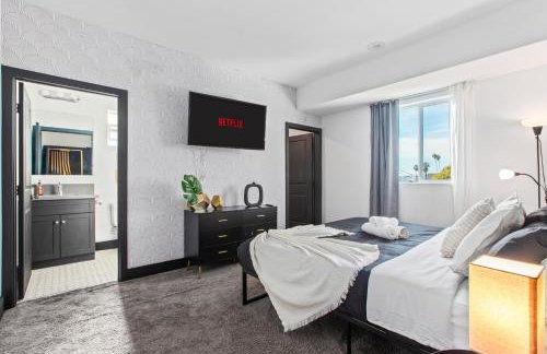 Spacious Luxury Villas in the heart of LA! Free parking and Jacuzzi - Photo 76