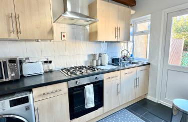 2-bedroom house in Cheltenham town centre - Photo 19