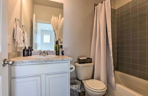 Near Hiking and Biking Trails Townhome with Patio - Foto 20