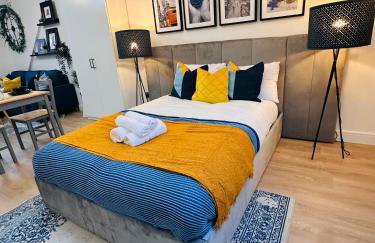 Luxury Self-Contained Studio Apartment near QE Hospital R1 - Photo 3