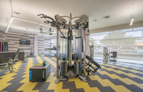 Modern 2BD DT - Balcony, Gym, W-D, Parking - Sleeps 8 - Photo 10