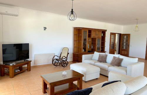 BnB Homes Luxurious Villa Stardust with Swimming pool & BBQ for Family Fun - Foto 56