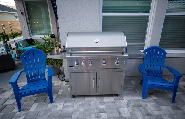 Brand New Modern Pet Friendly Zen Home W/ Private Home Theater & Hot Tub! 2 Bedroom Home by RedAwning - Photo 36