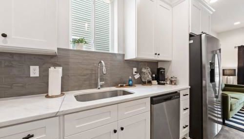 Teche House KING Bed Luxury Getaway Fast WiFi - Foto 4