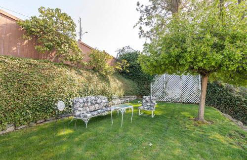 Garden Retreat • Deck Dining + Fire Pit - Foto 1