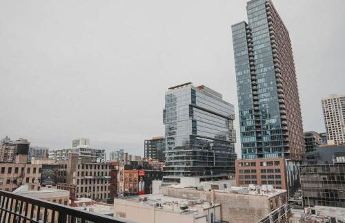 River North Private Balcony With In and Out Parking - Foto 33