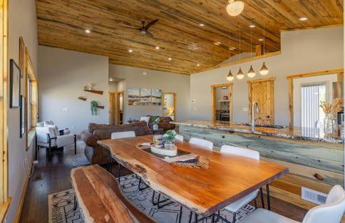 The Yellowstone - Spacious Wapiti Valley Cabin with Stunning Views! - Foto 6
