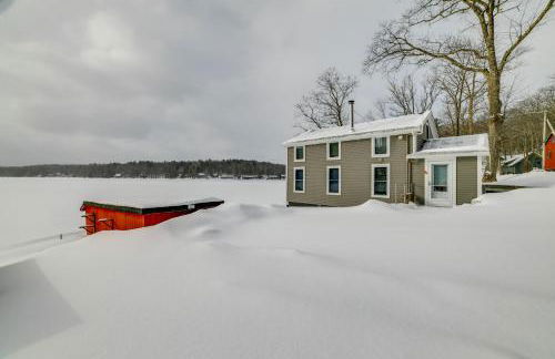 BBQ Ready Lakeside Milford Home with Paddleboat - Foto 41