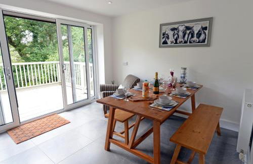 Valley Retreat - Peaceful Location, Walk to Beach, Parking - Photo 12