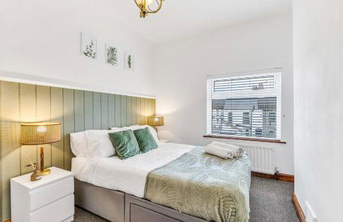 Comfortable 3 Bedroom Gem with 2 Bathrooms Perfect for Groups - Photo 19