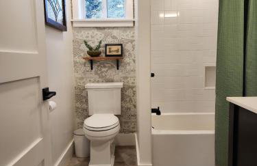 Pocono Farmhouse - Fully Renovated 1881 Home - Foto 20