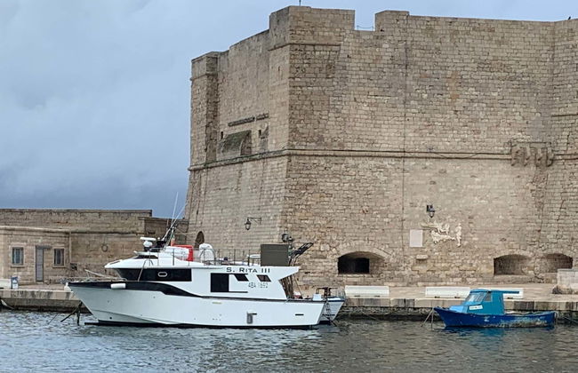 Paseo en barco por Monopoli - Foto 1