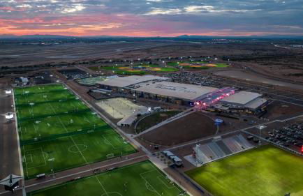 Cozy home with pool, fire table, BBQ, RV parking - Foto 38