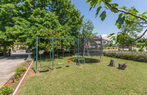 Gorgeous Apartment In Umag With Wifi - Photo 9