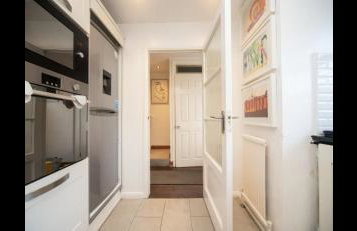 Spacious Chessington home with parking & garden - Photo 9