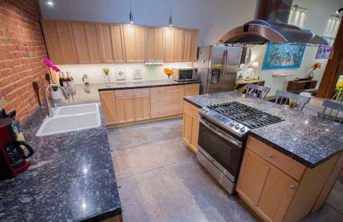 Trendy Modern Loft in Rino Art District - Photo 35