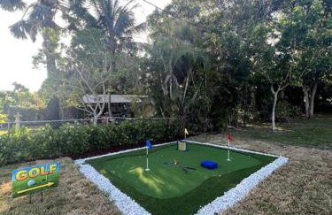 Modern Tropical Oasis with Arcade, HotTub & MiniGolf - Foto 20