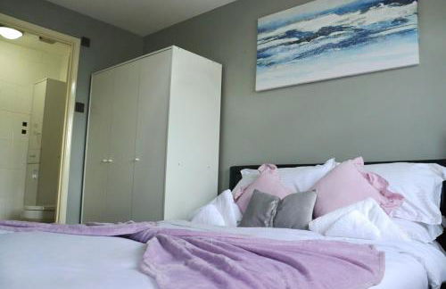 Heathrow Modern House with Parking & Fast WiFi - Foto 5