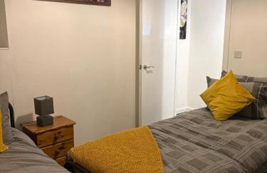 Charming 1BR Garden Retreat Near Downtown - Foto 5