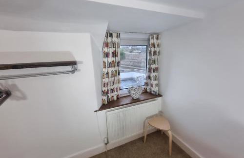 Neet Retreat - sleeps 7 next to beach - Foto 30