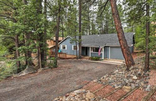 Hot Tub and Patio Pet-Friendly Cabin in Munds Park! - Foto 17