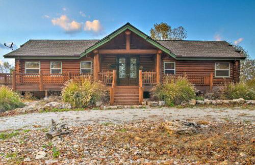 Walk to Table Rock Lake Spacious Home with Deck! - Foto 1